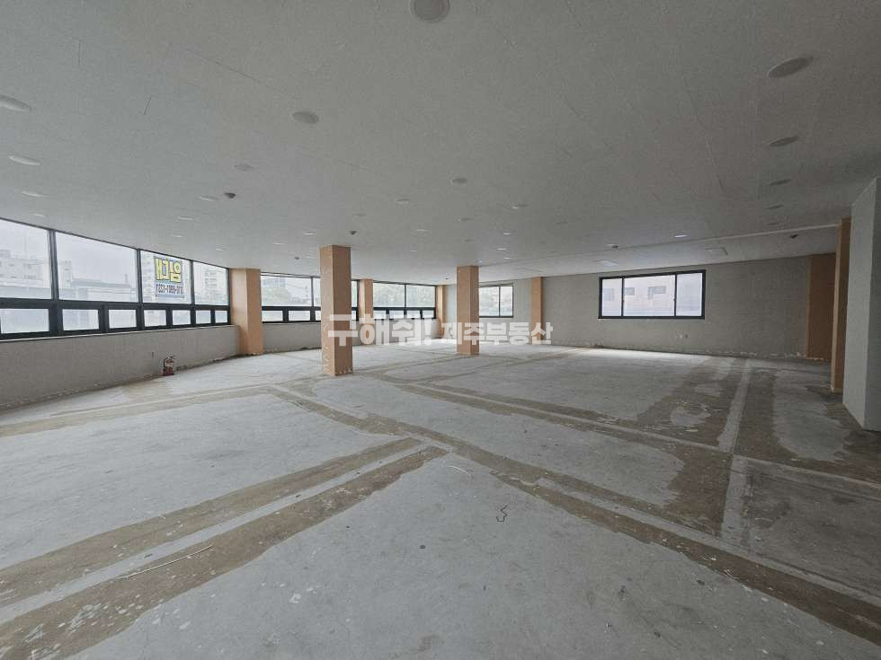 제주 제주시 도남동 무권리 / 위치최상 / 대형평수 / 도남우체국 사거리 인근 상가 임대 연세 매물번호 11167 사진 1