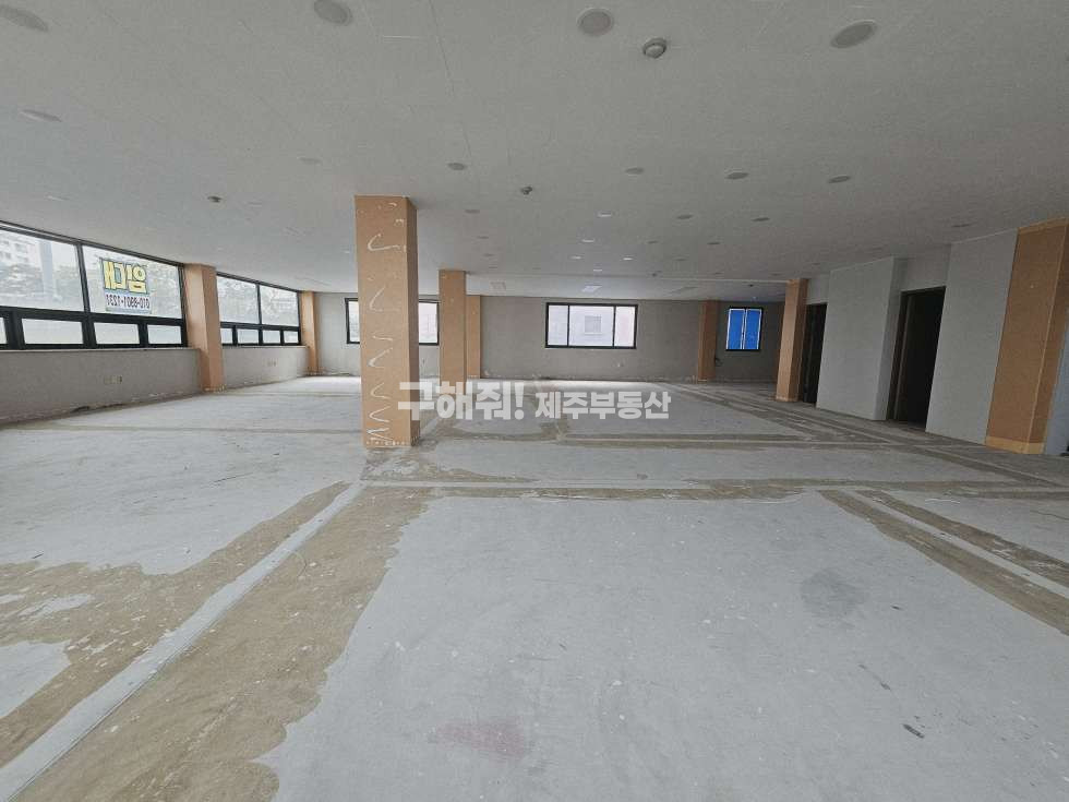 제주 제주시 도남동 무권리 / 위치최상 / 대형평수 / 도남우체국 사거리 인근 상가 임대 연세 매물번호 11167 사진 2