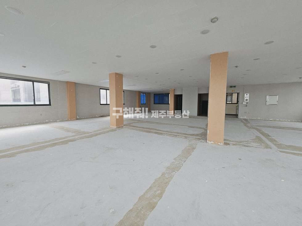제주 제주시 도남동 무권리 / 위치최상 / 대형평수 / 도남우체국 사거리 인근 상가 임대 연세 매물번호 11167 사진 3