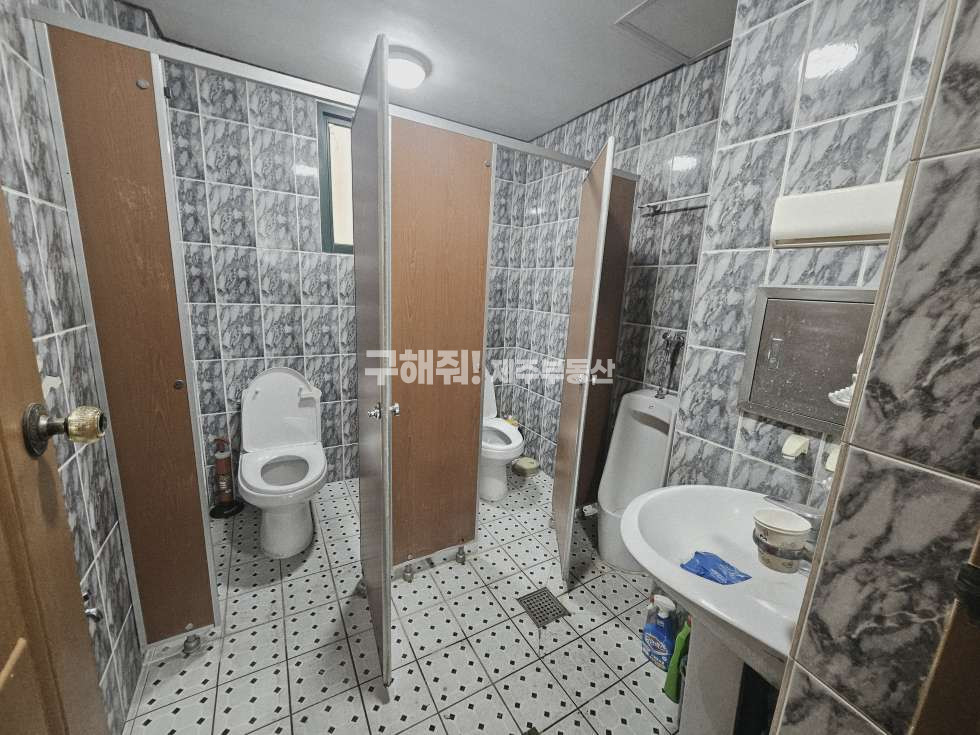 제주 제주시 도남동 무권리 / 위치최상 / 대형평수 / 도남우체국 사거리 인근 상가 임대 연세 매물번호 11167 사진 7
