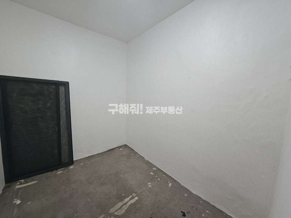제주 제주시 도남동 무권리 / 위치최상 / 대형평수 / 도남우체국 사거리 인근 상가 임대 연세 매물번호 11167 사진 8