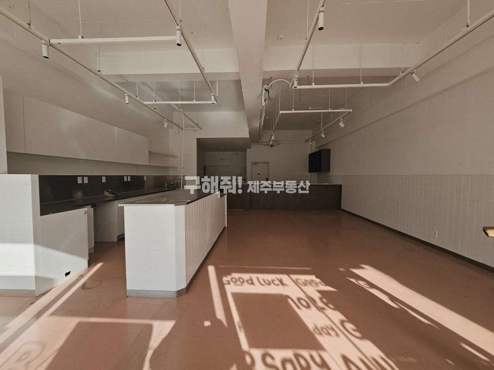 제주 제주시 이도이동 무권리 / 중앙여고 앞 대로변 / 노출 좋은 1층 상가 임대 연세 매물번호 11243 사진 4