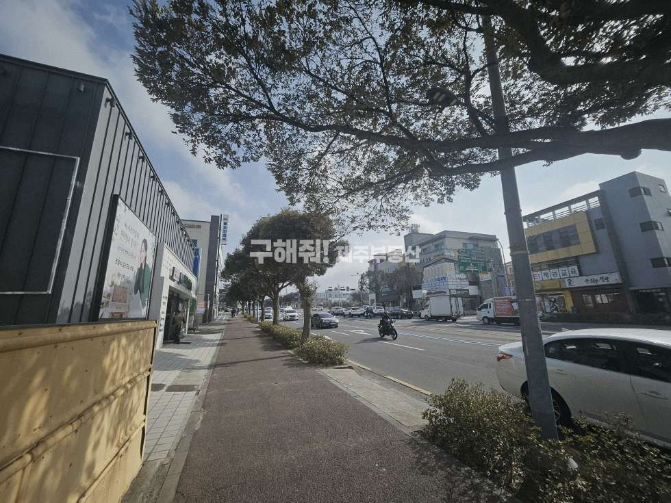 제주 제주시 이도이동 중앙여고 교차로 인근 / 대로변 메인 상가 / 음식점 가능 임대 연세 매물번호 11245 사진 1