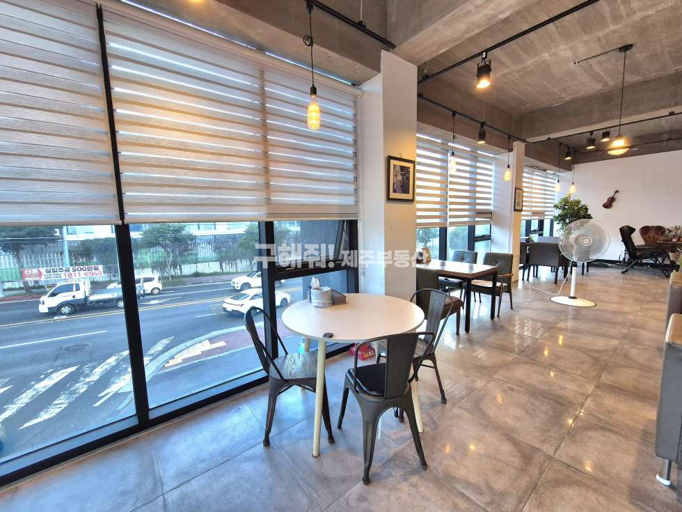 제주 제주시 도련일동 ■ 도련동 삼봉로 대로변 음식점 가능한 상가 임대 엘베 O 연세 매물번호 11743 사진 2
