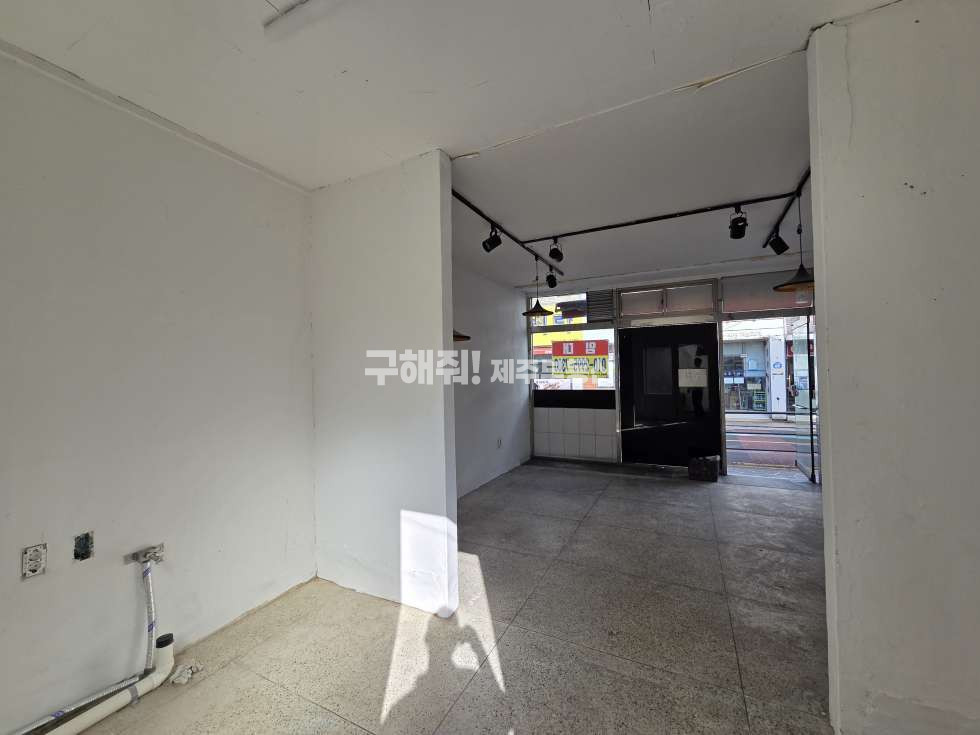 제주 제주시 용담이동 무권리. 빠른거래예상 / 사대부고 인근 / 임대료 저렴한 실속 상가 임대 연세 매물번호 11248 사진 4