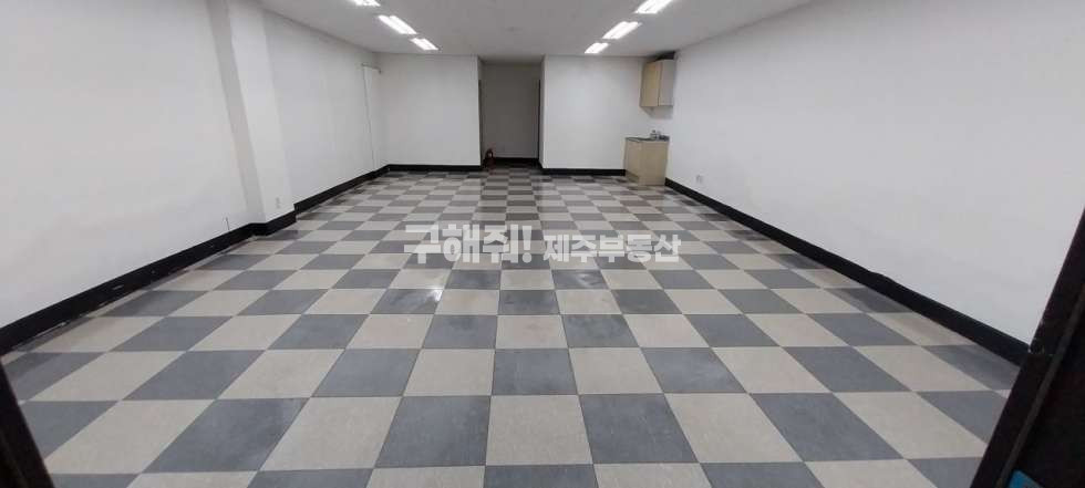 제주 제주시 일도이동 무권리 / 연삼로 대로변 깔끔한 반지하 상가 임대 연세 매물번호 10032 사진 4