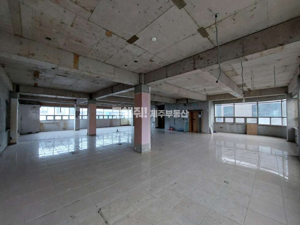 제주 제주시 일도이동 무권리 / 인화초등학교 부근 대로변 80평대 넓은 상가 연세 매물번호 10045 사진 2