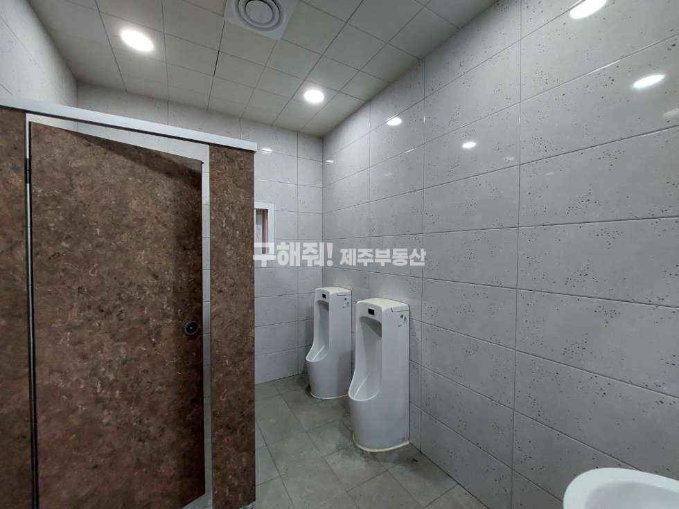 제주 제주시 애월읍 광령리 신축급 약 60평대 / 분할가능 / 제주관광대학교 바로 옆 신축급 상가 임대 연세 매물번호 10333 사진 4