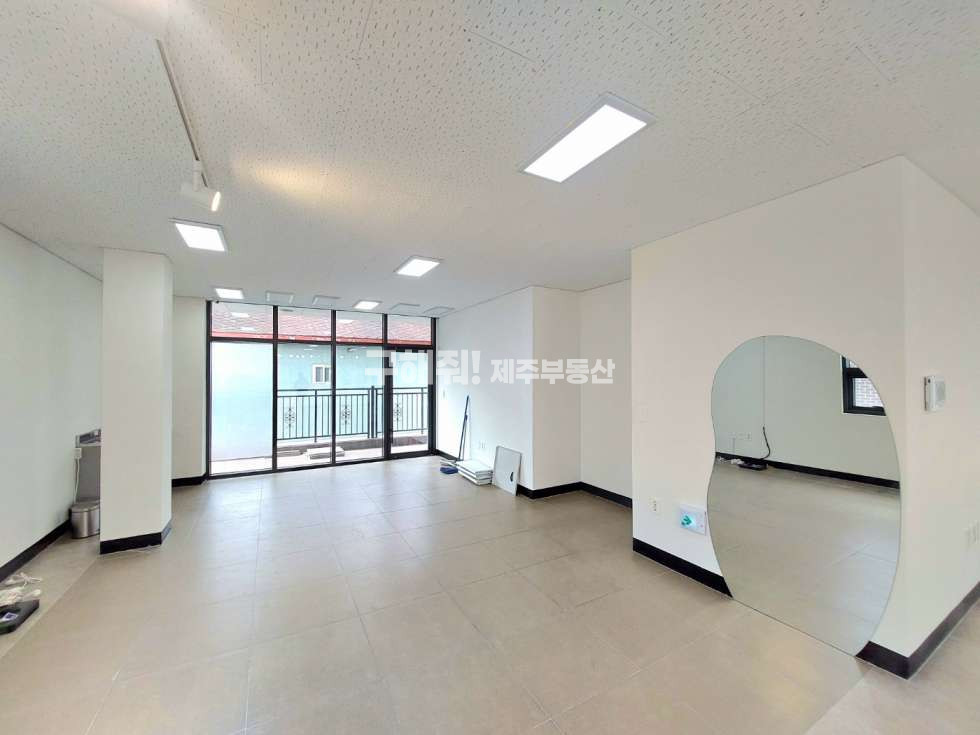제주 제주시 이도이동 무권리 / 한화생명 인근 깔끔하고 넓은 2층 상가 임대 연세 매물번호 10044 사진 3