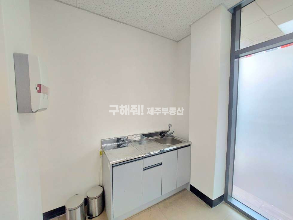 제주 제주시 이도이동 무권리 / 한화생명 인근 깔끔하고 넓은 2층 상가 임대 연세 매물번호 10044 사진 4